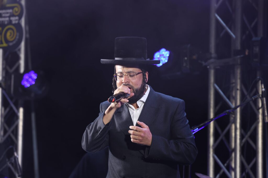 הכנסת ספר תורה והנחת אבן הפינה לקריית התורה "מגדל עוז"