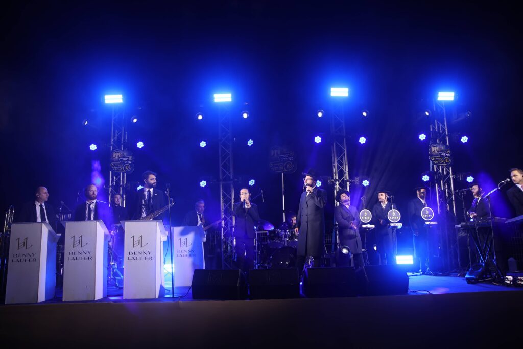 הכנסת ספר תורה והנחת אבן הפינה לקריית התורה "מגדל עוז"
