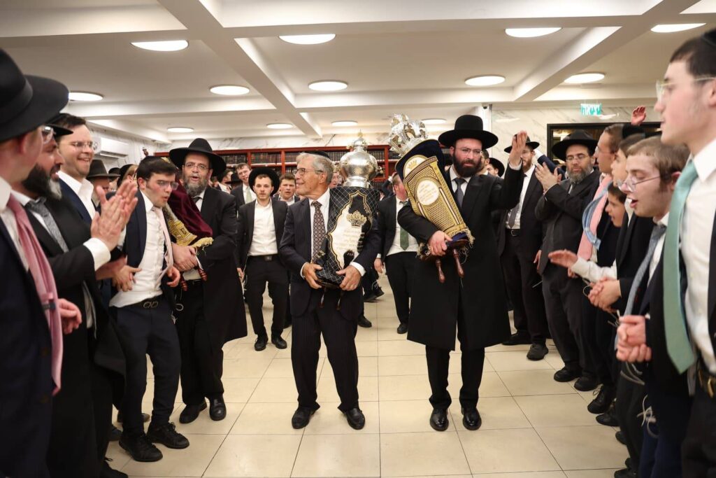 הכנסת ספר תורה והנחת אבן הפינה לקריית התורה "מגדל עוז"