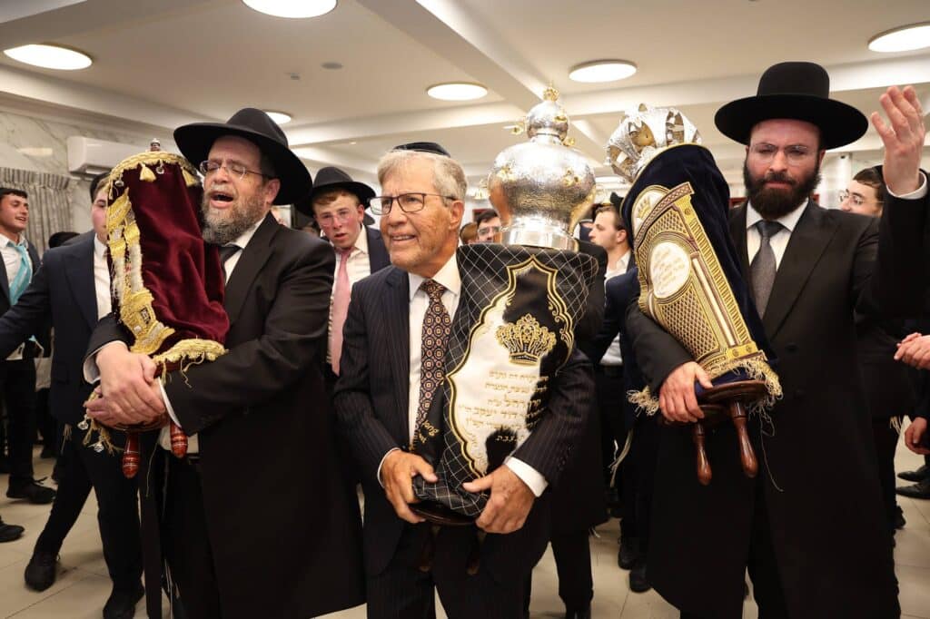 הכנסת ספר תורה והנחת אבן הפינה לקריית התורה "מגדל עוז"