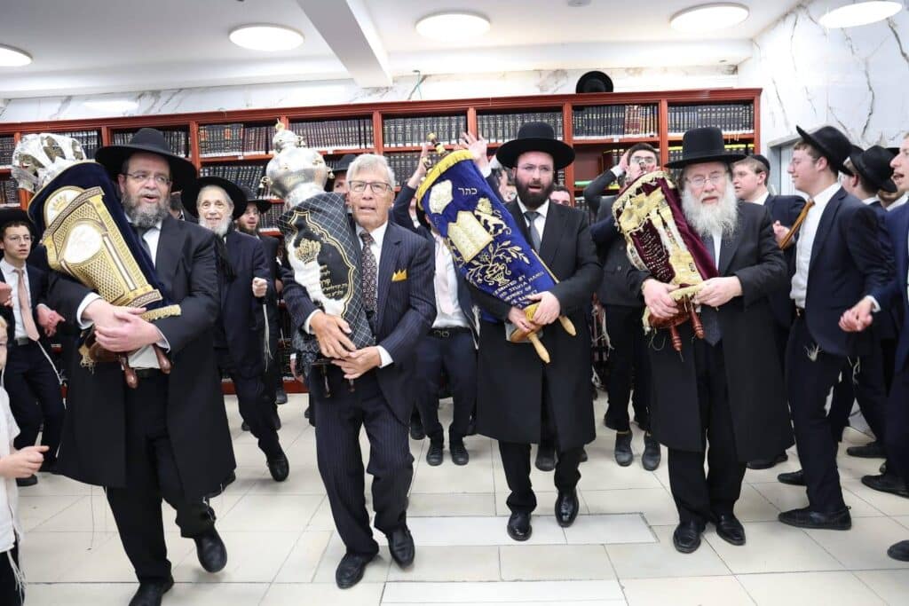הכנסת ספר תורה והנחת אבן הפינה לקריית התורה "מגדל עוז"