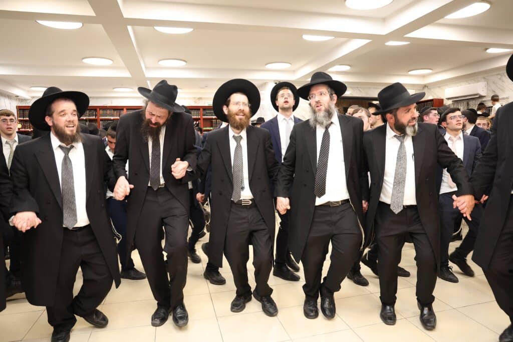 הכנסת ספר תורה והנחת אבן הפינה לקריית התורה "מגדל עוז"