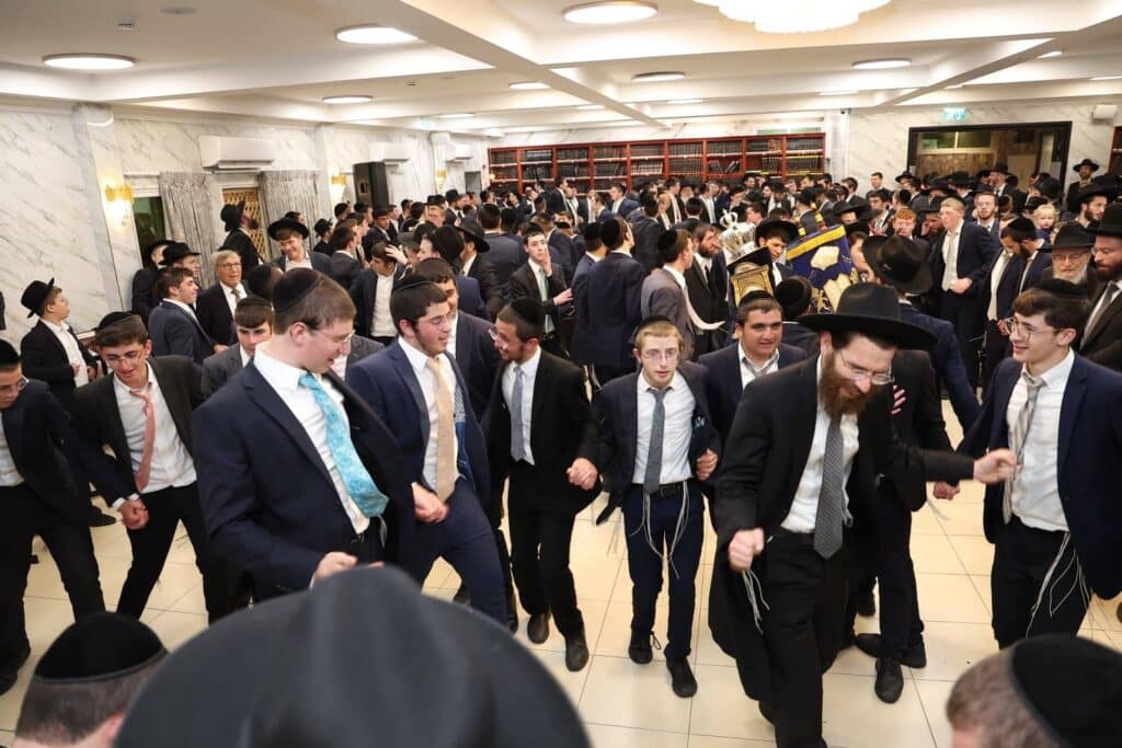 הכנסת ספר תורה והנחת אבן הפינה לקריית התורה "מגדל עוז"