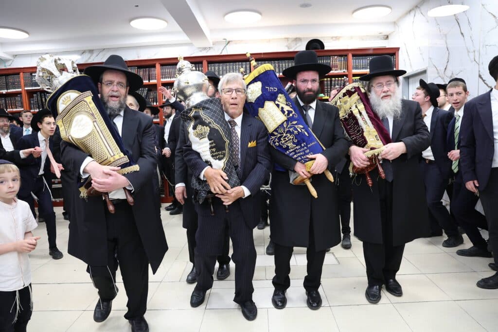 הכנסת ספר תורה והנחת אבן הפינה לקריית התורה "מגדל עוז"