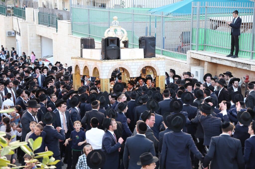הכנסת ספר תורה והנחת אבן הפינה לקריית התורה "מגדל עוז"