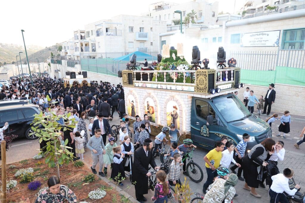 הכנסת ספר תורה והנחת אבן הפינה לקריית התורה "מגדל עוז"