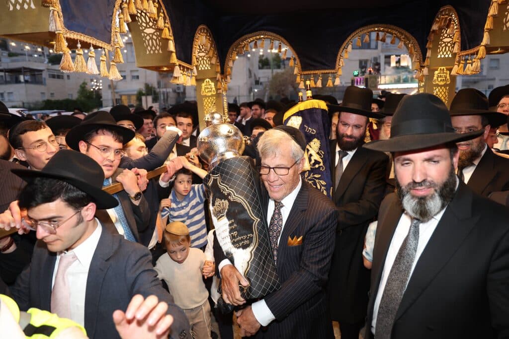 הכנסת ספר תורה והנחת אבן הפינה לקריית התורה "מגדל עוז"