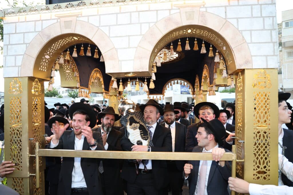 הכנסת ספר תורה והנחת אבן הפינה לקריית התורה "מגדל עוז"