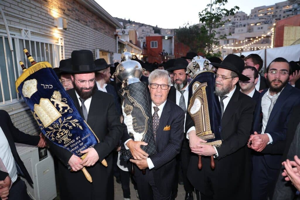 הכנסת ספר תורה והנחת אבן הפינה לקריית התורה "מגדל עוז"