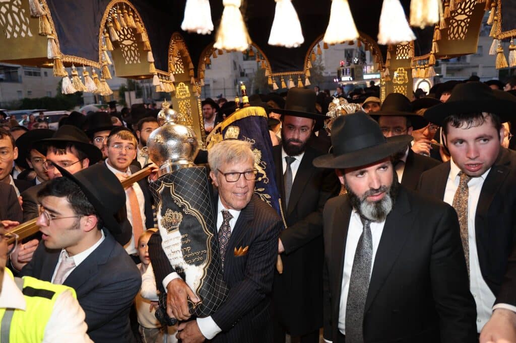 הכנסת ספר תורה והנחת אבן הפינה לקריית התורה "מגדל עוז"