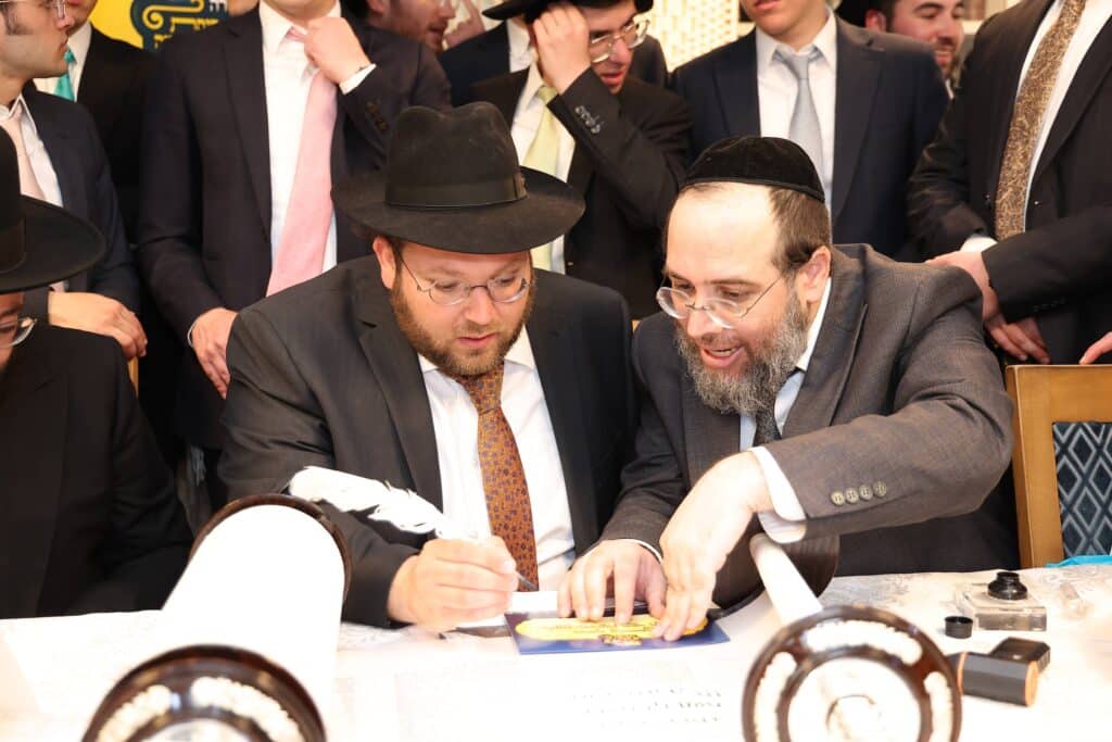 הכנסת ספר תורה והנחת אבן הפינה לקריית התורה "מגדל עוז"