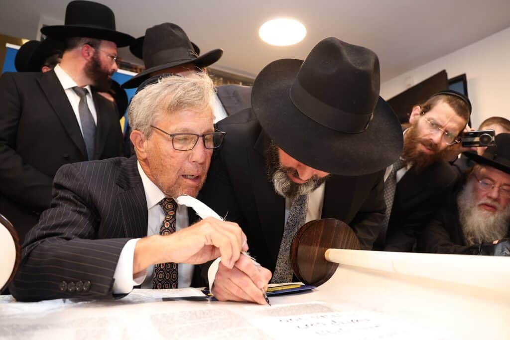 הכנסת ספר תורה והנחת אבן הפינה לקריית התורה "מגדל עוז"