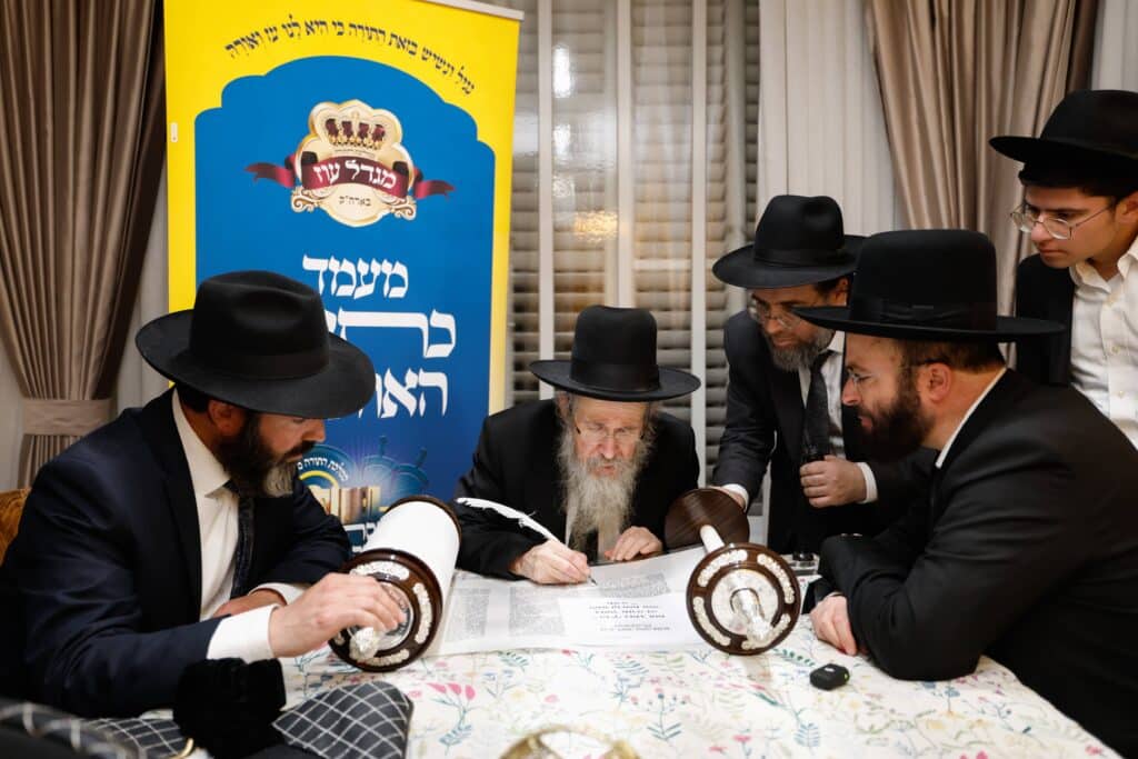 הכנסת ספר תורה והנחת אבן הפינה לקריית התורה "מגדל עוז"