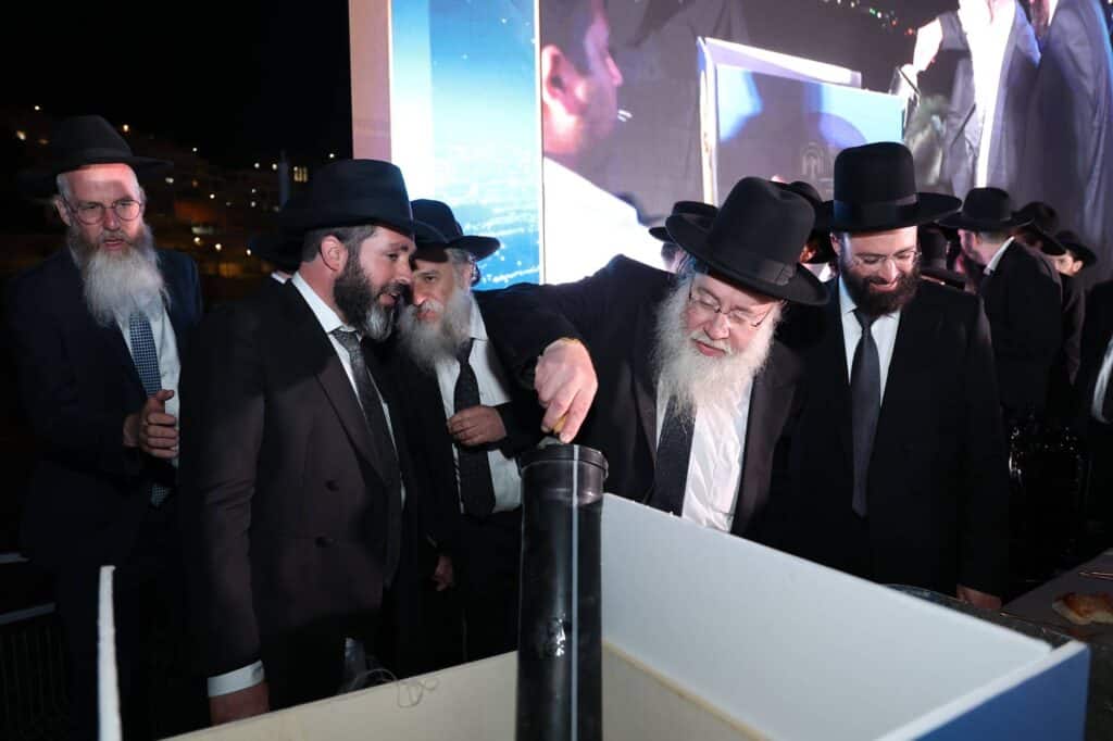 הכנסת ספר תורה והנחת אבן הפינה לקריית התורה "מגדל עוז"