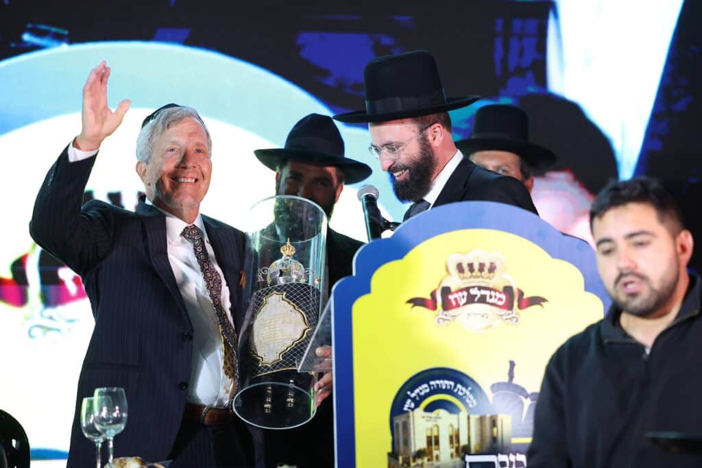 הכנסת ספר תורה והנחת אבן הפינה לקריית התורה "מגדל עוז"