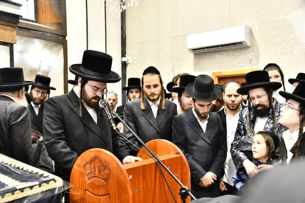 קדיש קורע לב: אלפים ליוו למנוחות את הרבנית ממעז'יבוז'