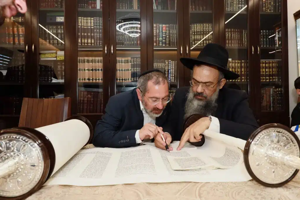 גלריה: מעמד הכנסת ס"ת לישיבת 'באר התלמוד - חזון יחזקאל'