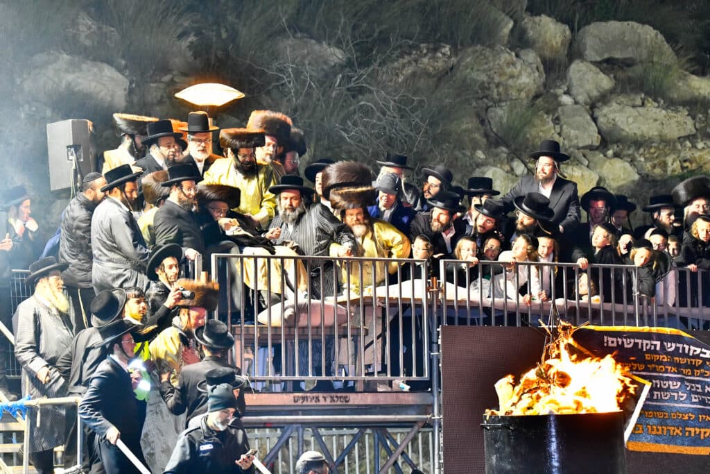 האדמו"ר מתולדות אברהם יצחק הדליק את ביתר במעמד רבבות