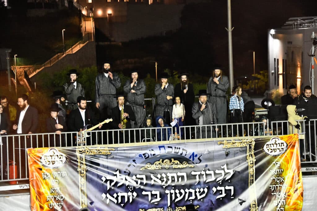 האדמו"ר מתולדות אברהם יצחק הדליק את ביתר במעמד רבבות