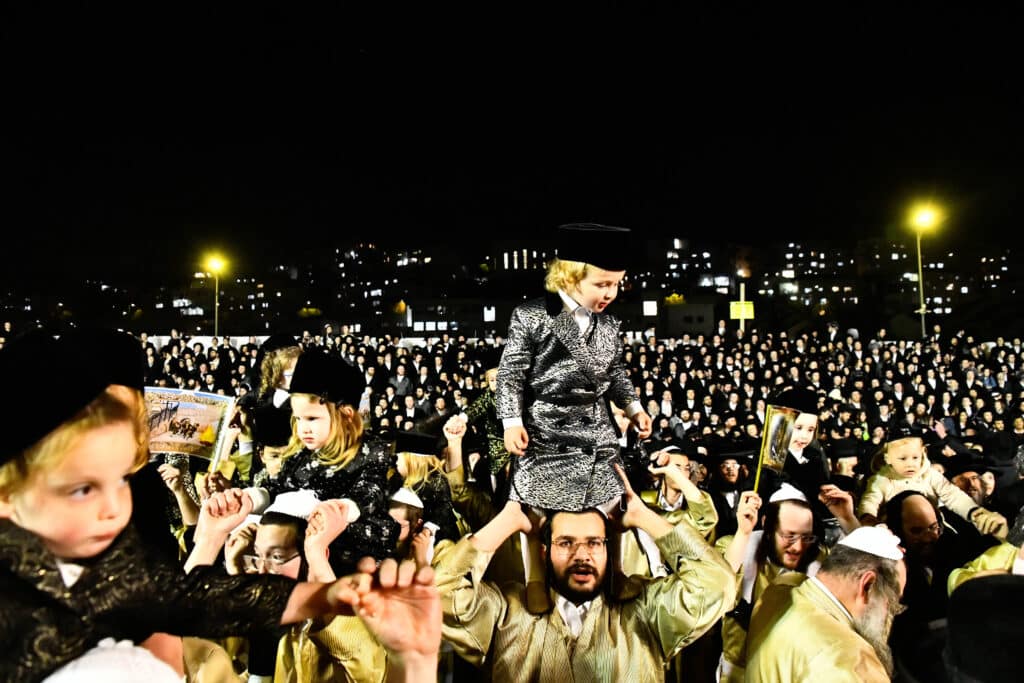 האדמו"ר מתולדות אברהם יצחק הדליק את ביתר במעמד רבבות