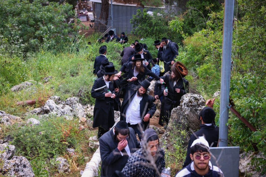 תיעוד: כך נראה מסע הרבבות לעבר ציון הרשב"י במירון