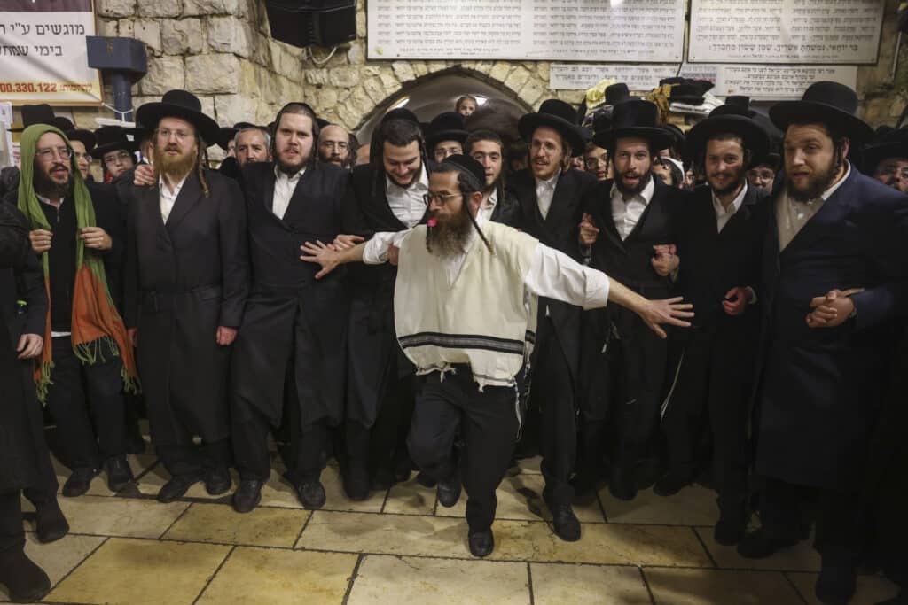 תיעוד: כך נראה מסע הרבבות לעבר ציון הרשב"י במירון