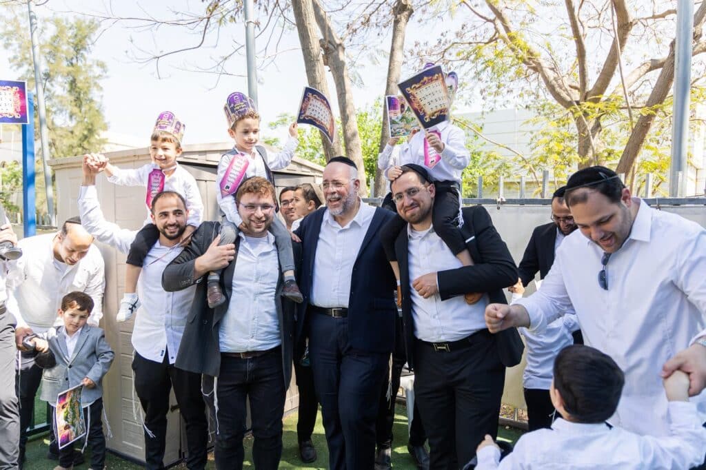 בקריית אתא חגגו את תחילת לימוד האותיות בגני הילדים