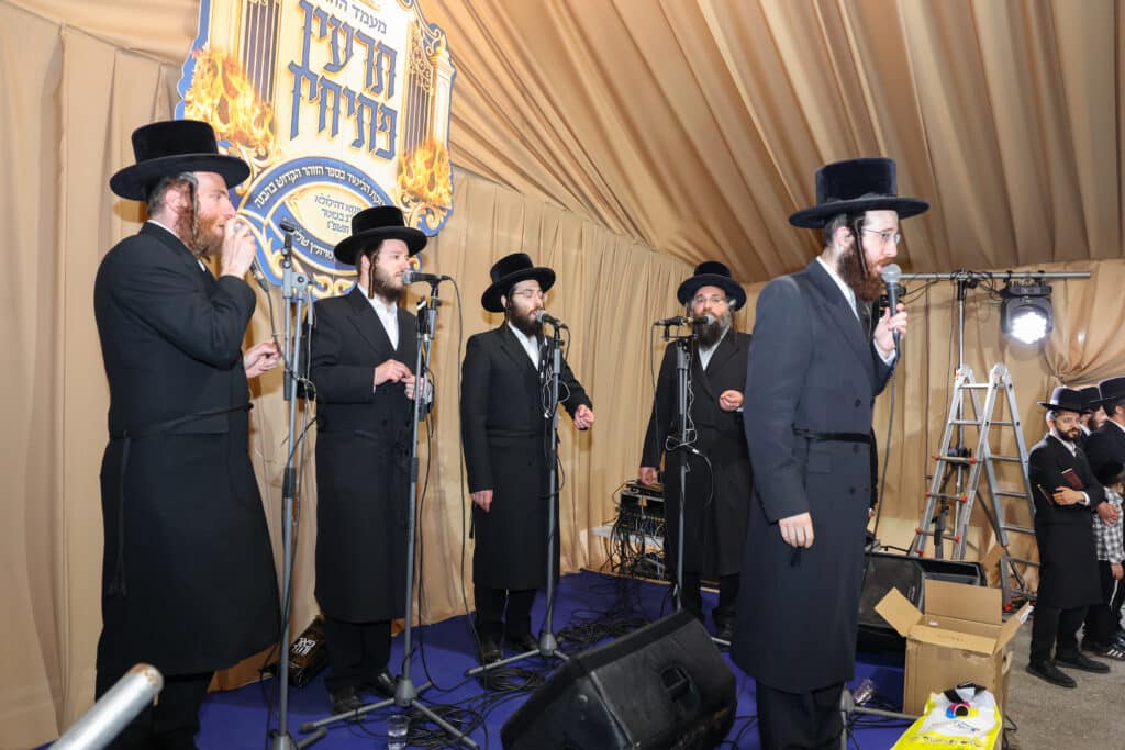 גלריה: אסיפת גדולי הדור במעון האדמו"ר מויזניץ לחיזוק הזוהר