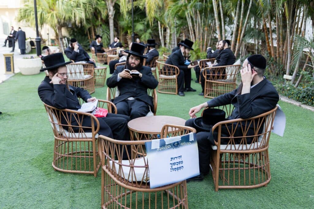 גלריה: החסידות הקנאית מירושלים חגגו בגן האירועים בטבריה