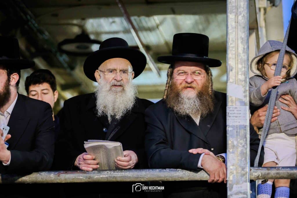 תיעודים מההדלקה של האדמו"ר מבאיאן בגג ציון הרשב"י