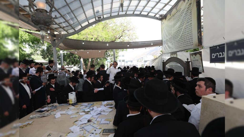 בראשות האדמו"רים: אלפים עלו לציון השל"ה הקדוש בטבריה
