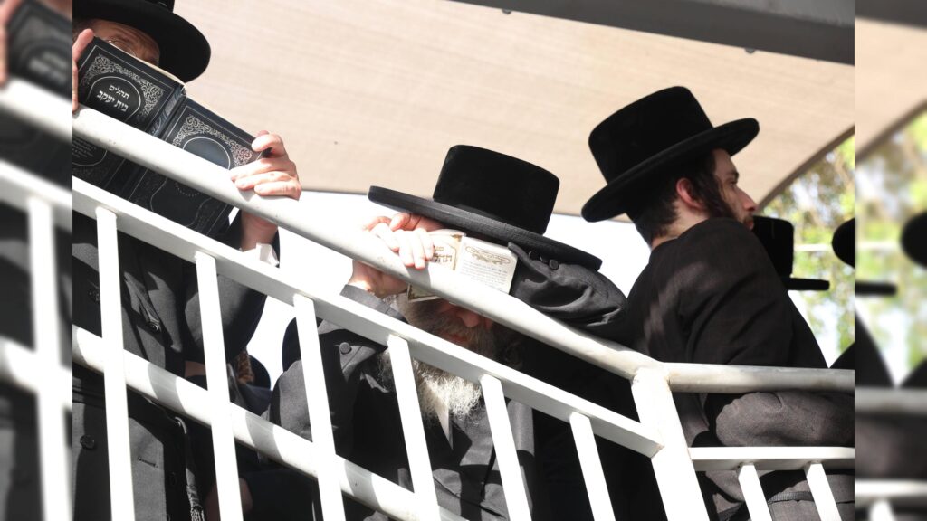 בראשות האדמו"רים: אלפים עלו לציון השל"ה הקדוש בטבריה