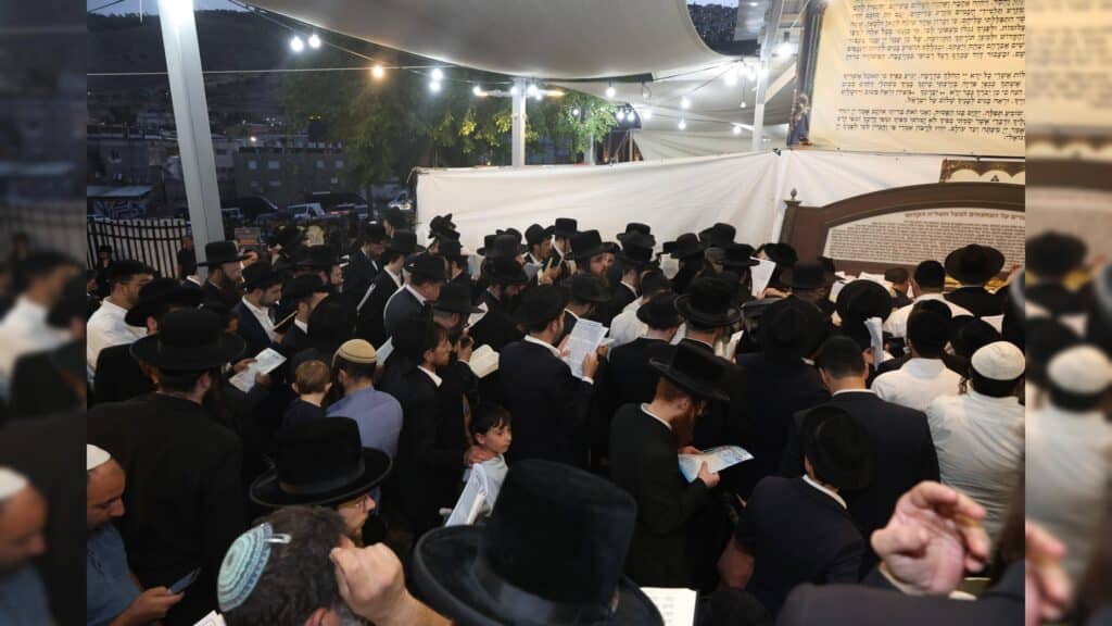 בראשות האדמו"רים: אלפים עלו לציון השל"ה הקדוש בטבריה