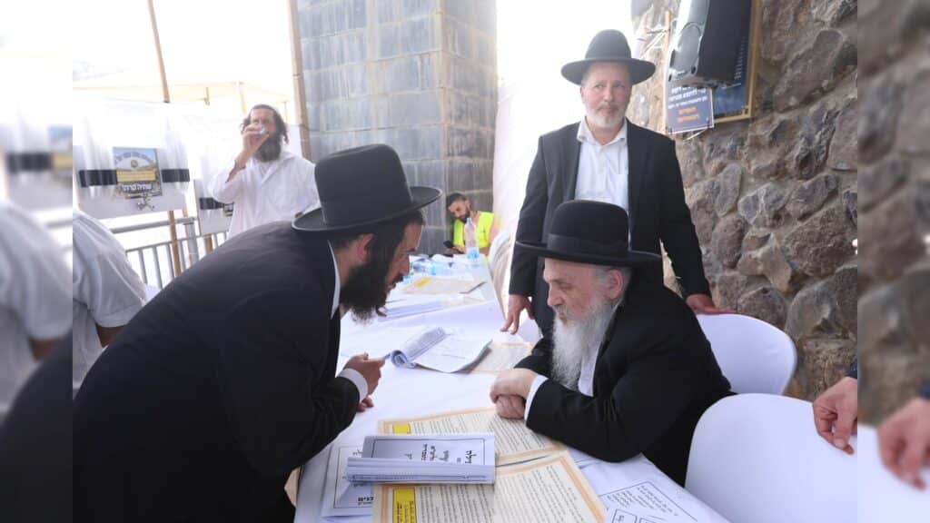 בראשות האדמו"רים: אלפים עלו לציון השל"ה הקדוש בטבריה
