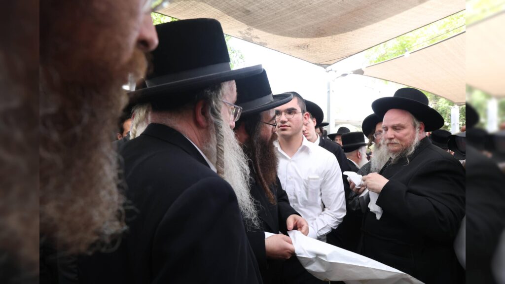 בראשות האדמו"רים: אלפים עלו לציון השל"ה הקדוש בטבריה