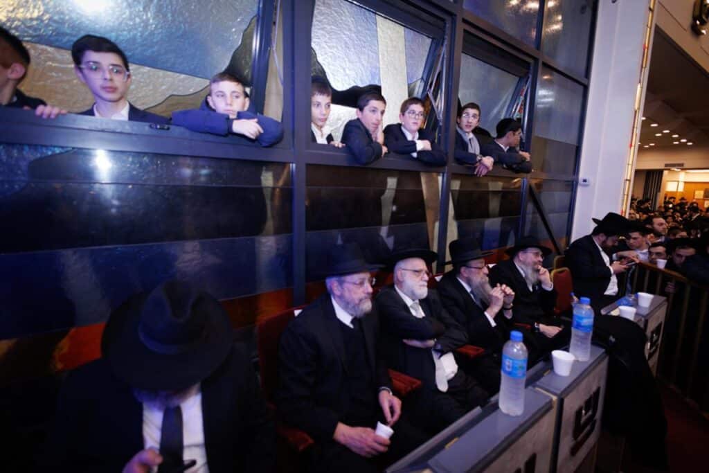 ארגנטינה: רבבות קיבלו את גדולי ישראל במסע קרן עולם התורה