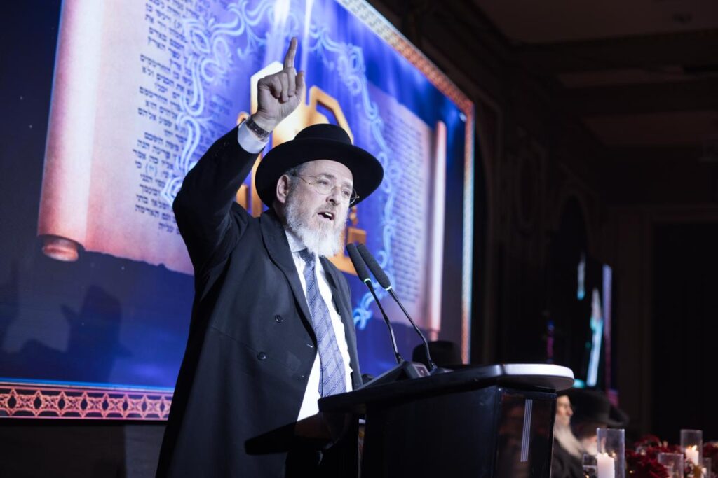 ארגנטינה: רבבות קיבלו את גדולי ישראל במסע קרן עולם התורה