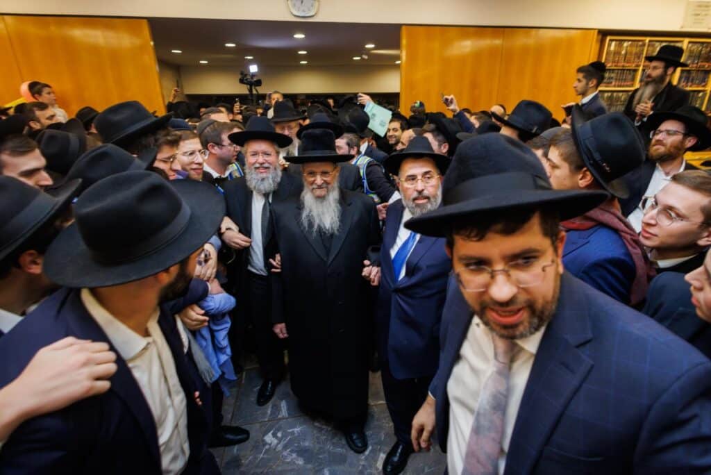 ארגנטינה: רבבות קיבלו את גדולי ישראל במסע קרן עולם התורה