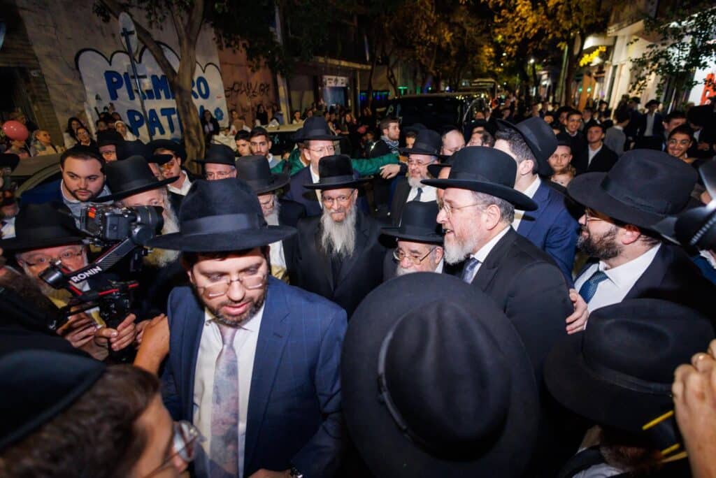 ארגנטינה: רבבות קיבלו את גדולי ישראל במסע קרן עולם התורה