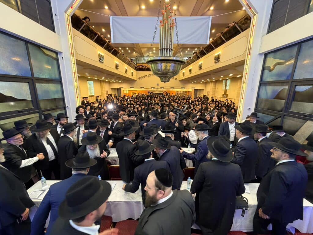 ארגנטינה: רבבות קיבלו את גדולי ישראל במסע קרן עולם התורה