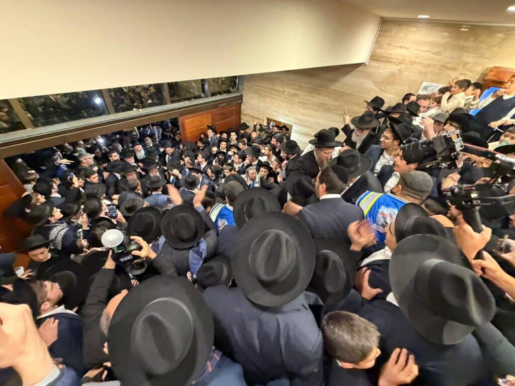 ארגנטינה: רבבות קיבלו את גדולי ישראל במסע קרן עולם התורה