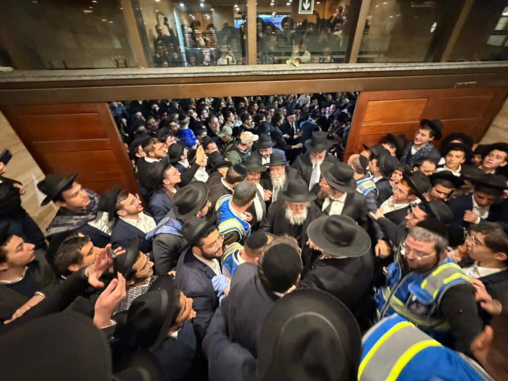 ארגנטינה: רבבות קיבלו את גדולי ישראל במסע קרן עולם התורה
