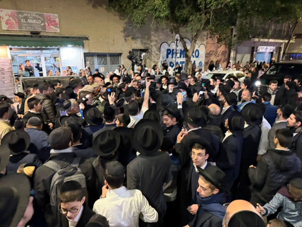ארגנטינה: רבבות קיבלו את גדולי ישראל במסע קרן עולם התורה