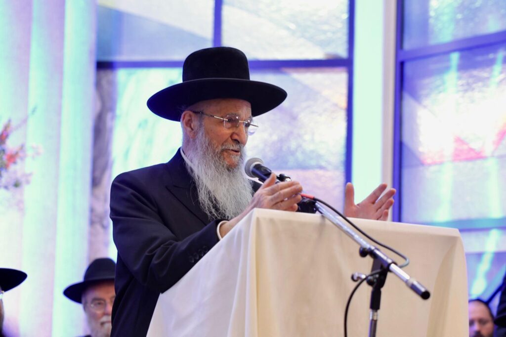 ארגנטינה: רבבות קיבלו את גדולי ישראל במסע קרן עולם התורה