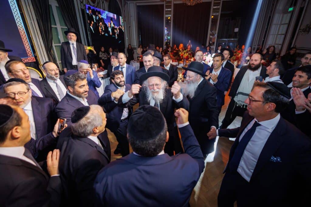 ארגנטינה: רבבות קיבלו את גדולי ישראל במסע קרן עולם התורה