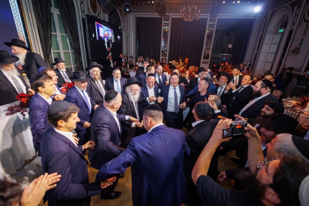 ארגנטינה: רבבות קיבלו את גדולי ישראל במסע קרן עולם התורה