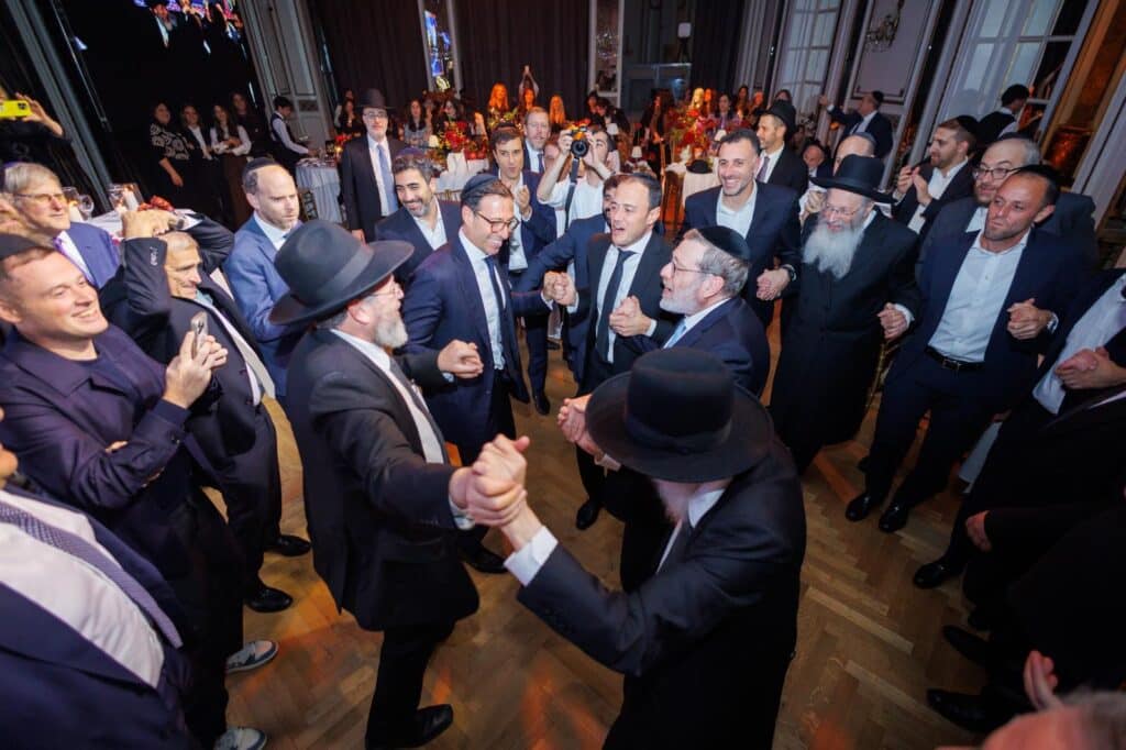 ארגנטינה: רבבות קיבלו את גדולי ישראל במסע קרן עולם התורה