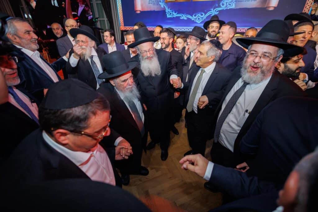 ארגנטינה: רבבות קיבלו את גדולי ישראל במסע קרן עולם התורה