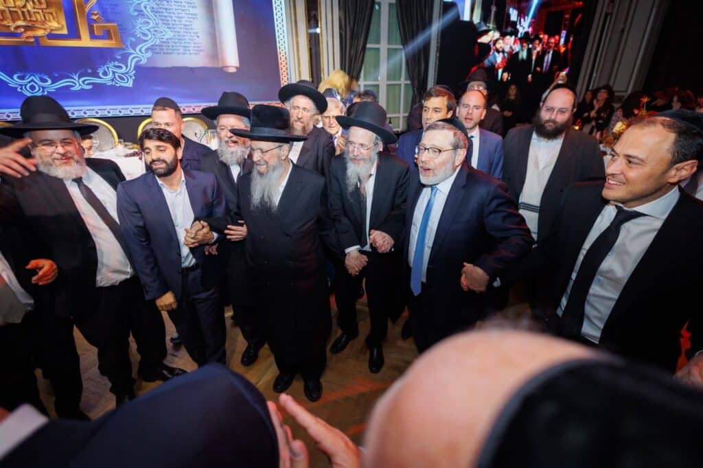 ארגנטינה: רבבות קיבלו את גדולי ישראל במסע קרן עולם התורה