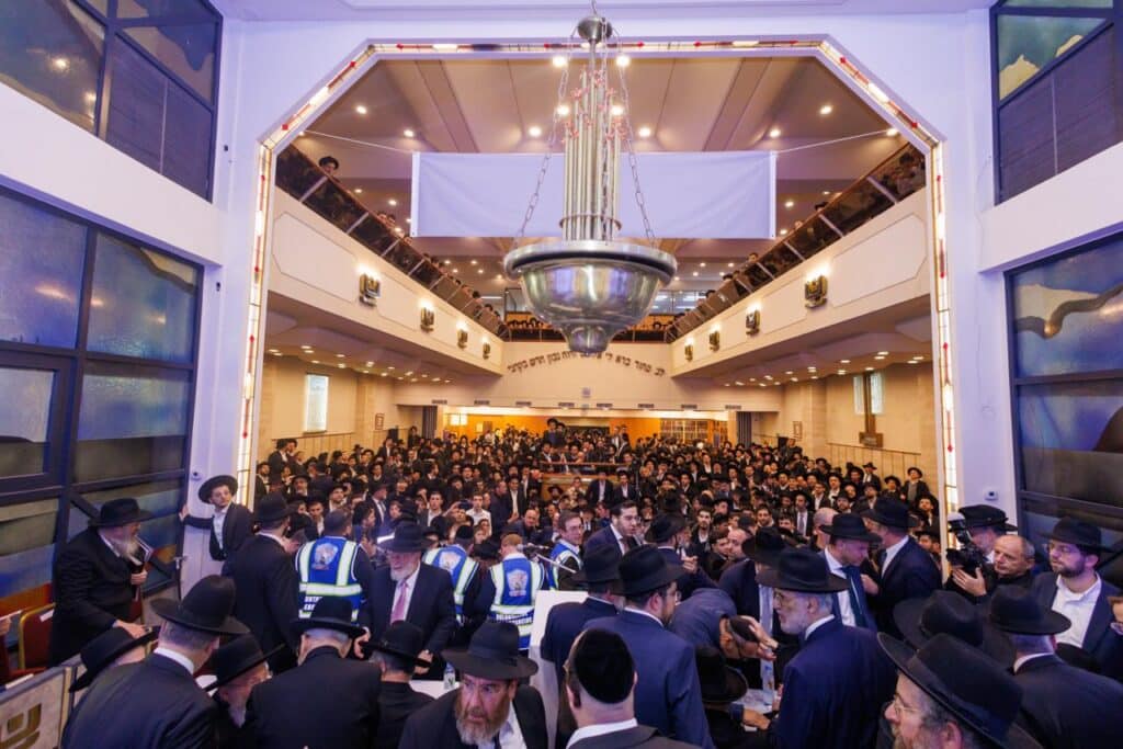 ארגנטינה: רבבות קיבלו את גדולי ישראל במסע קרן עולם התורה
